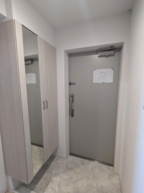 小西ビルの玄関