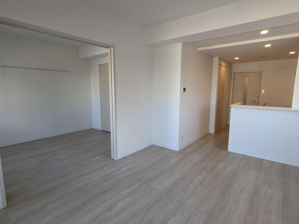 小西ビルの居間・リビング