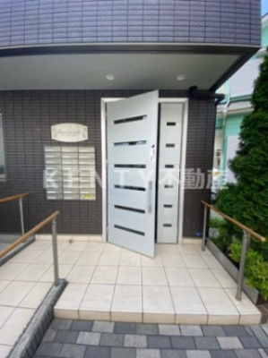 【エントランス】 | プレシャスカーサ　雑色 | 毎日通るエントランスはこのようになっています