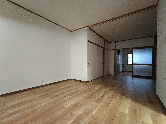 神戸市長田区五番町３丁目の一戸建ての居間・リビング