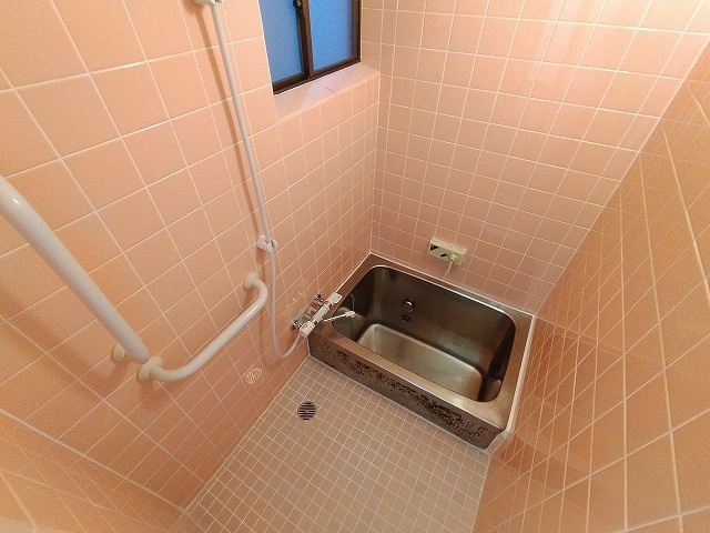 神戸市長田区五番町３丁目の一戸建ての浴室