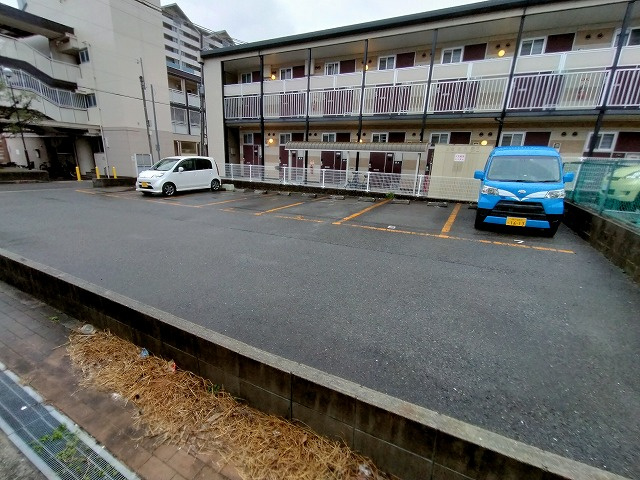 神戸市長田区五番町３丁目の一戸建ての駐車場