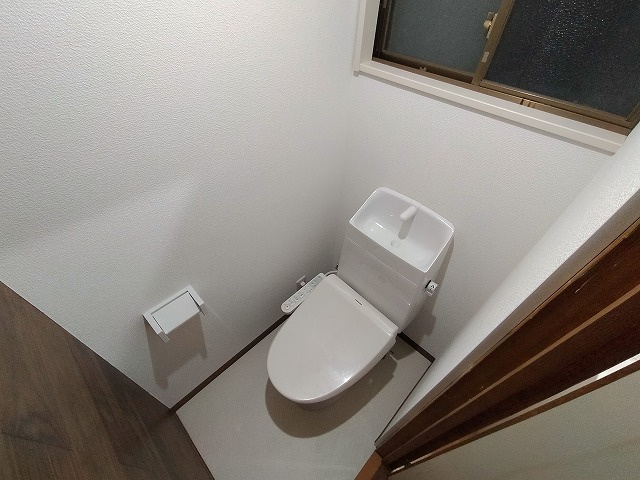 神戸市長田区五番町３丁目の一戸建てのトイレ