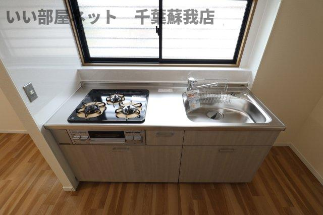 メゾンボナール　Ｆのキッチン|コンパクトなキッチンで掃除もラクラク