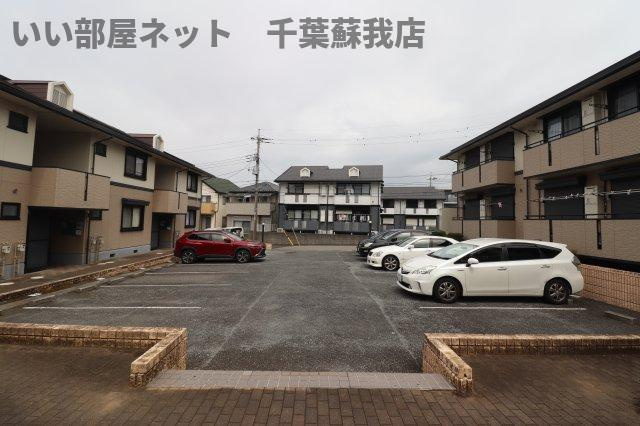 メゾンボナール　Ｆの駐車場|駐車場があるので、車を買う予定の方も安心です
