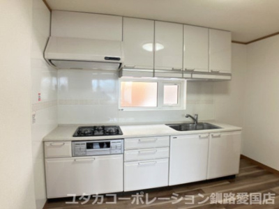 【キッチン】 | ◆収益物件◆宮本1丁目3-52借家 | ご入居者様にも魅力的なシステムキッチン！