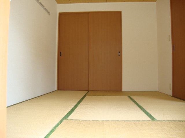 アーバンエイトの寝室|収納付の寝室です☆