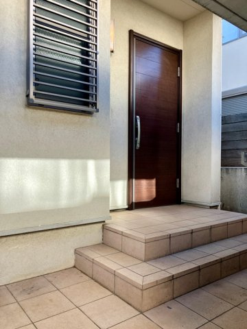 東玉川戸建のエントランス