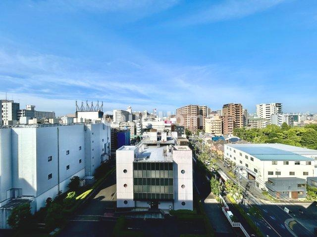 葛西パークサイドハイツの展望|手を伸ばせば、ふれることが出来そうな環境が、そのままインテリアになったような印象です。その豊かな眺望にふさわしい空間には、通風・採光にも優れ、心地よい光と風があふれています