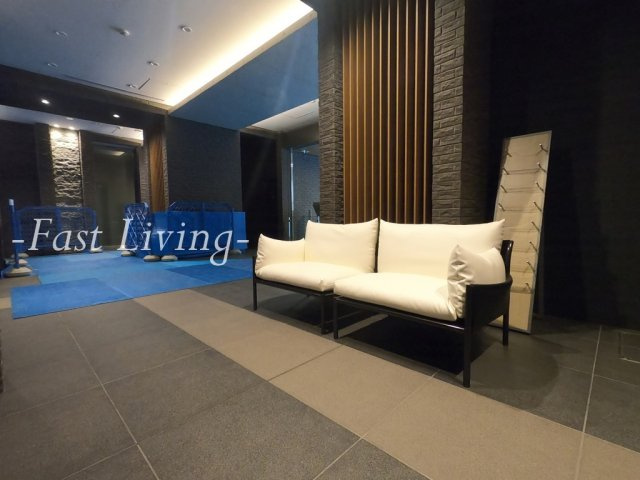 リブクオーレ神保町のロビー