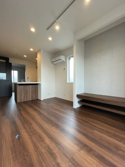 フィオーレ井口明神の居間・リビング