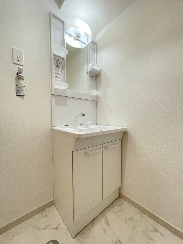 メール押上の独立洗面台