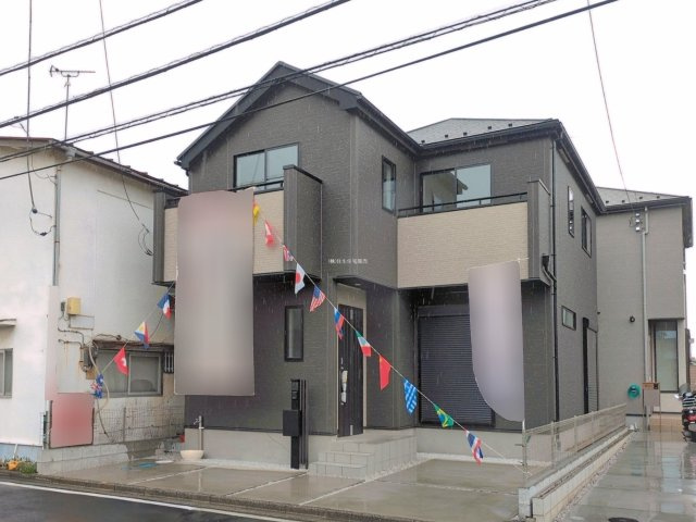ふじみ野市新駒林２丁目の新築一戸建の外観|2026年3月撮影　
急行停車駅のふじみ野駅徒歩12分の好立地！
駐車スペースは2台分あり、セカンドカー利用も可能です。
資料請求やご見学などお気軽にお問い合わせください。