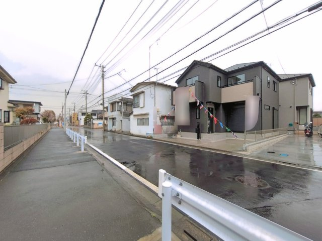 ふじみ野市新駒林２丁目の新築一戸建の前面道路含む現地写真|前面道路は幅員8.5mの公道です。
