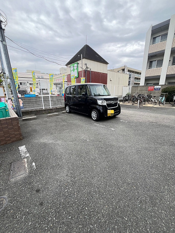 ゴールドウエストの駐車場