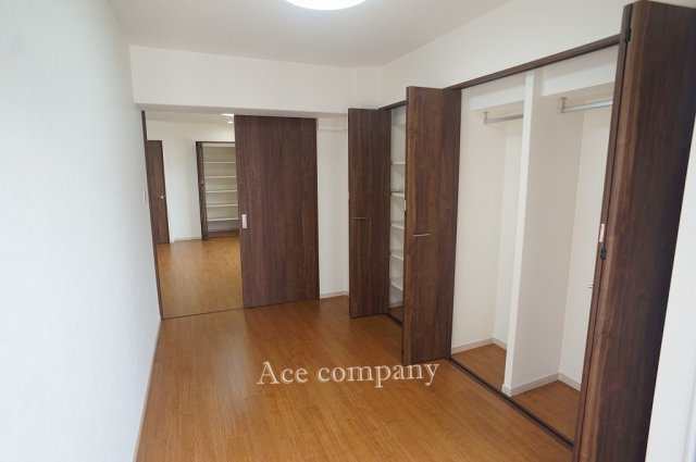 【寝室】 | 弥刀ハウス | 【南・東側の洋室】