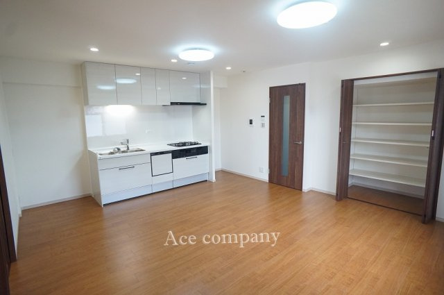 【居間・リビング】 | 弥刀ハウス | 【LDK】リビングに収納あります♪