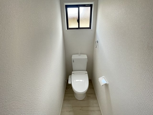 KEIAI GRACE瑞穂区中根町1期｜名古屋市の戸建ならホームアップのトイレ|【売主施工例】2か所にトイレを完備。混み合う朝や来客時も安心の設計！
