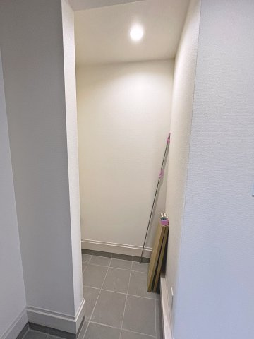 新築戸建・新築建売　伊勢崎市宮子町　宮郷小学校・宮郷中学校の玄関|ベビーカーやカー用品などの収納にも便利な土間収納付きです！