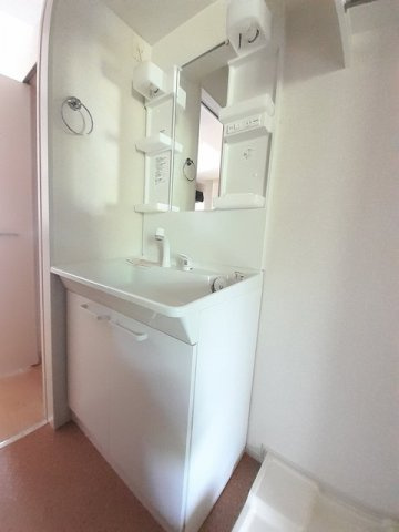 ソル・サリエンテの洗面所|明るい洗面所です★