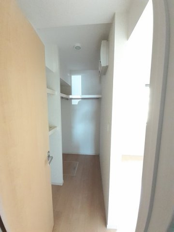 ソル・サリエンテの収納|ウォークスルークローゼットなので収納豊富です☆