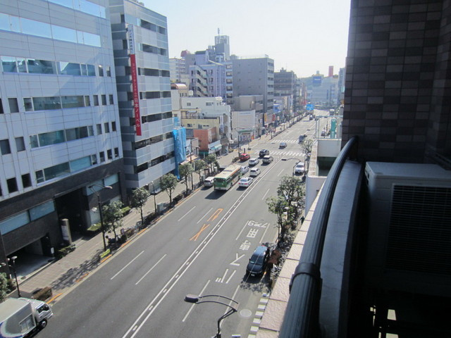 ラークス王子の展望|色々なお店がある大通り沿い♪