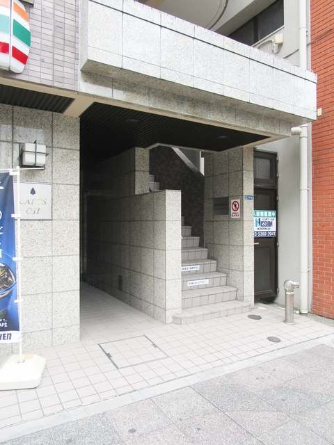 ラークス王子のエントランス|建物入り口です！