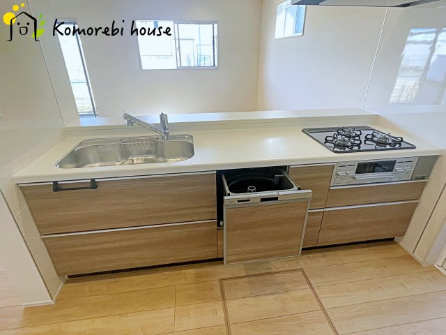 上尾市原市　15期　新築一戸建て　ブルーミングガーデン　01のキッチン|26.8.8撮影済み