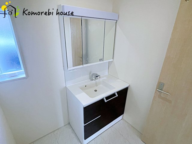上尾市原市　15期　新築一戸建て　ブルーミングガーデン　01の独立洗面台|26.8.8撮影済み