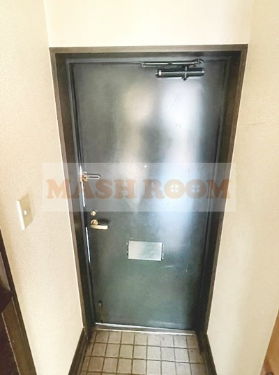 第1ビューラー方南の玄関