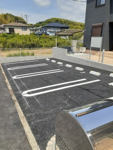 ナインストーンの駐車場|車をお持ちの方に嬉しい駐車場付きの物件です