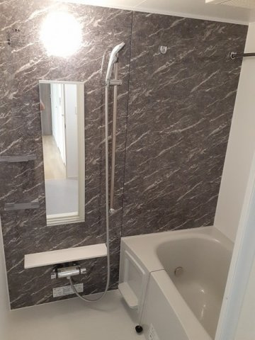 ナインストーンの浴室|落ち着いた空間のお風呂です