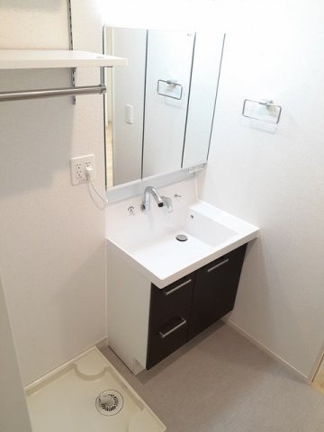 ナインストーンの独立洗面台|ゆったりとスペースのある洗面所