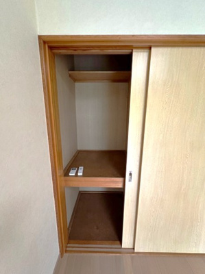 【収納】 | グリーンバレー王禅寺C | 洋室6帖のお部屋にある収納スペースです！お部屋がすっきり片付いて快適に☆