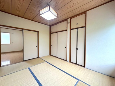 【和室】 | グリーンバレー王禅寺C | 南向き和室6帖☆天袋付き押入れと収納スペースがあります♪寝具をすっきり収納できるので和室は寝室にもオススメ☆