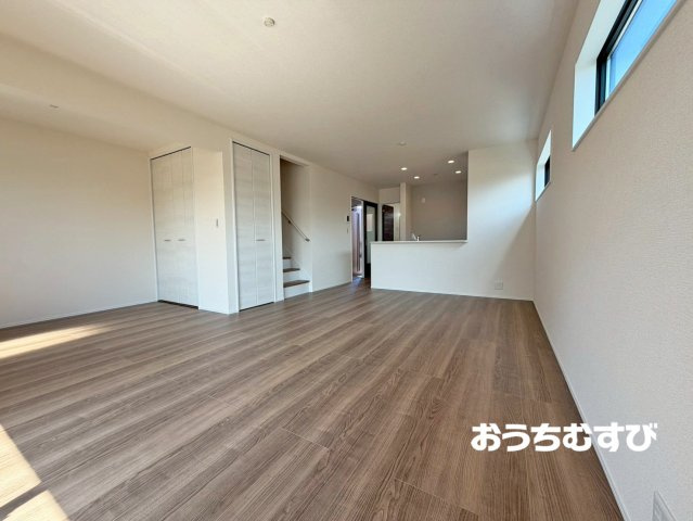 春日井市坂下町（全2棟）の居間・リビング