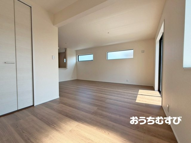 春日井市坂下町（全2棟）の居間・リビング