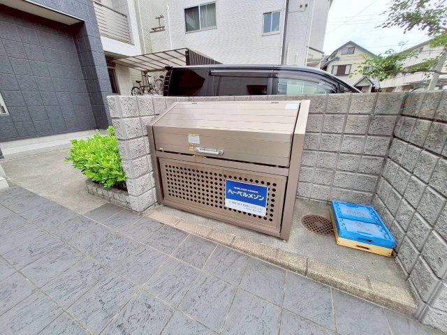 Ｌ’ＥＣＲＩＮ　レクランのエントランス|専用ゴミ捨て場