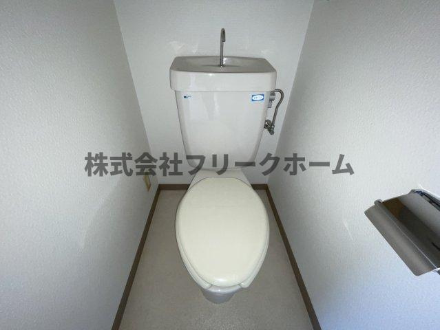 武蔵野市中町３丁目の賃貸マンションのトイレ