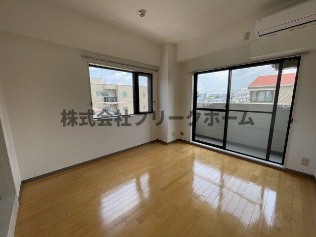 武蔵野市中町３丁目の賃貸マンションの居間・リビング