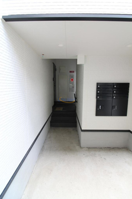 【エントランス】 | SELENITE塚本