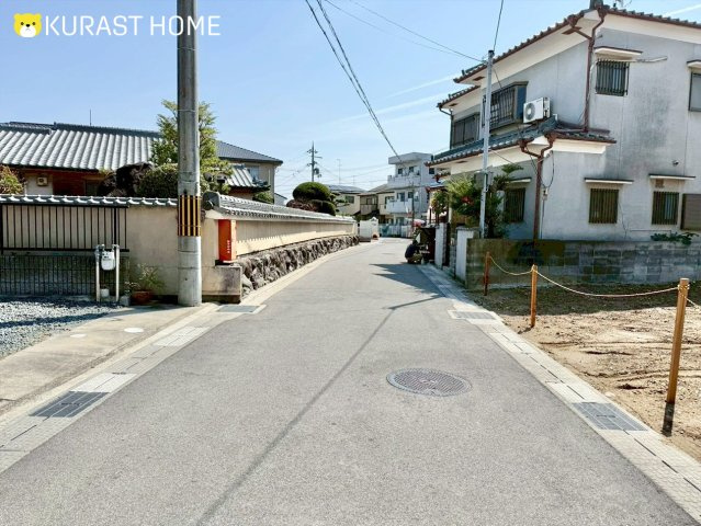 向日市寺戸町新田　中古戸建の前面道路含む現地写真
