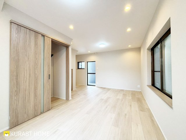 向日市寺戸町新田　中古戸建の居間・リビング