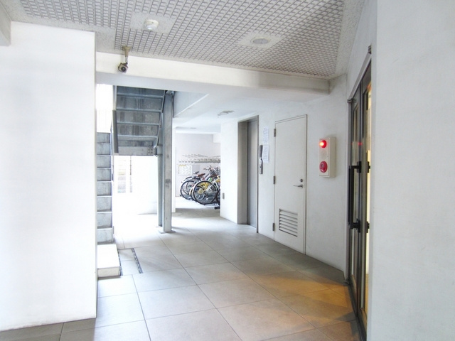 LA.東十条のロビー|オートロック内部階段付近！