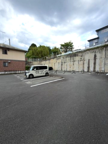 ラヴィーンコートの駐車場