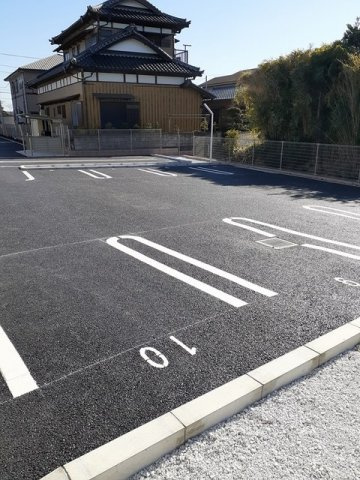 タートルヒルズ６ｔｈの駐車場|車をお持ちの方に嬉しい駐車場付きの物件です