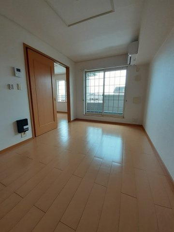 ベルコリーヌの居間・リビング|ゆったり過ごせる居間です