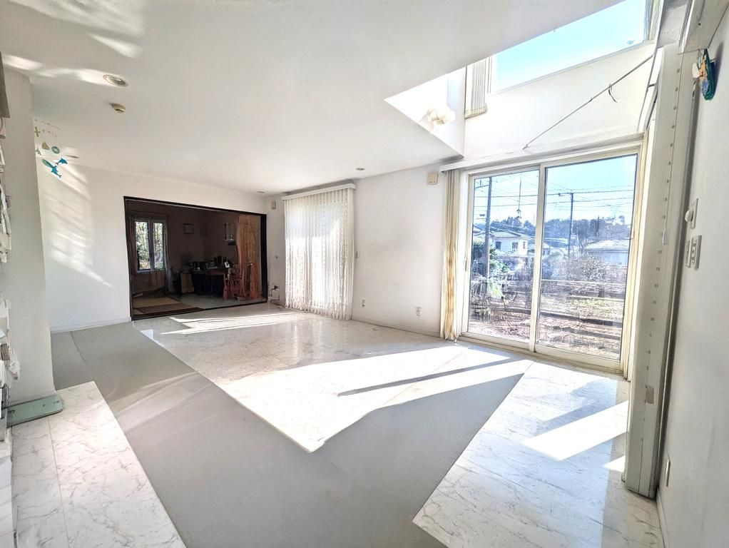 あきる野市舘谷の中古一戸建の居間・リビング