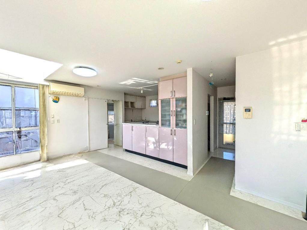 あきる野市舘谷の中古一戸建の居間・リビング