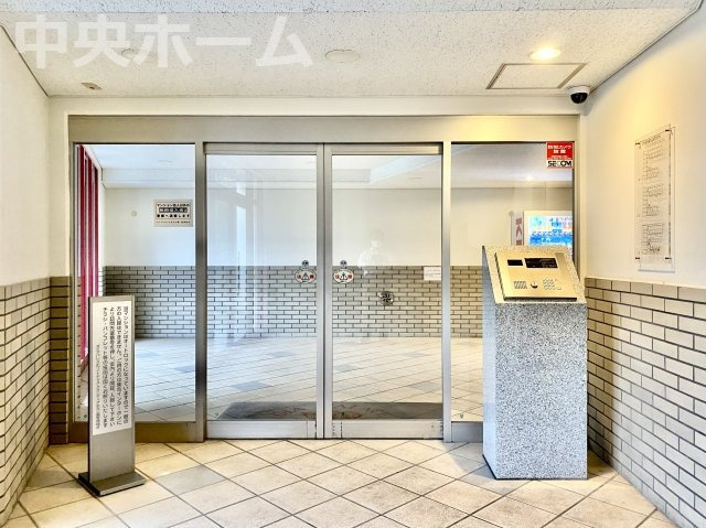 ダイアパレスホワイトテラス・グランディア水元公園の防犯設備|【オートロック】オートロックシステムでセキュリティ充実。当たり前ですが、安全で安心して暮らすのって大事ですよね。お探しのご条件でオートロック付きの物件を探す方も多いですがやはりセキュリティは大事です。